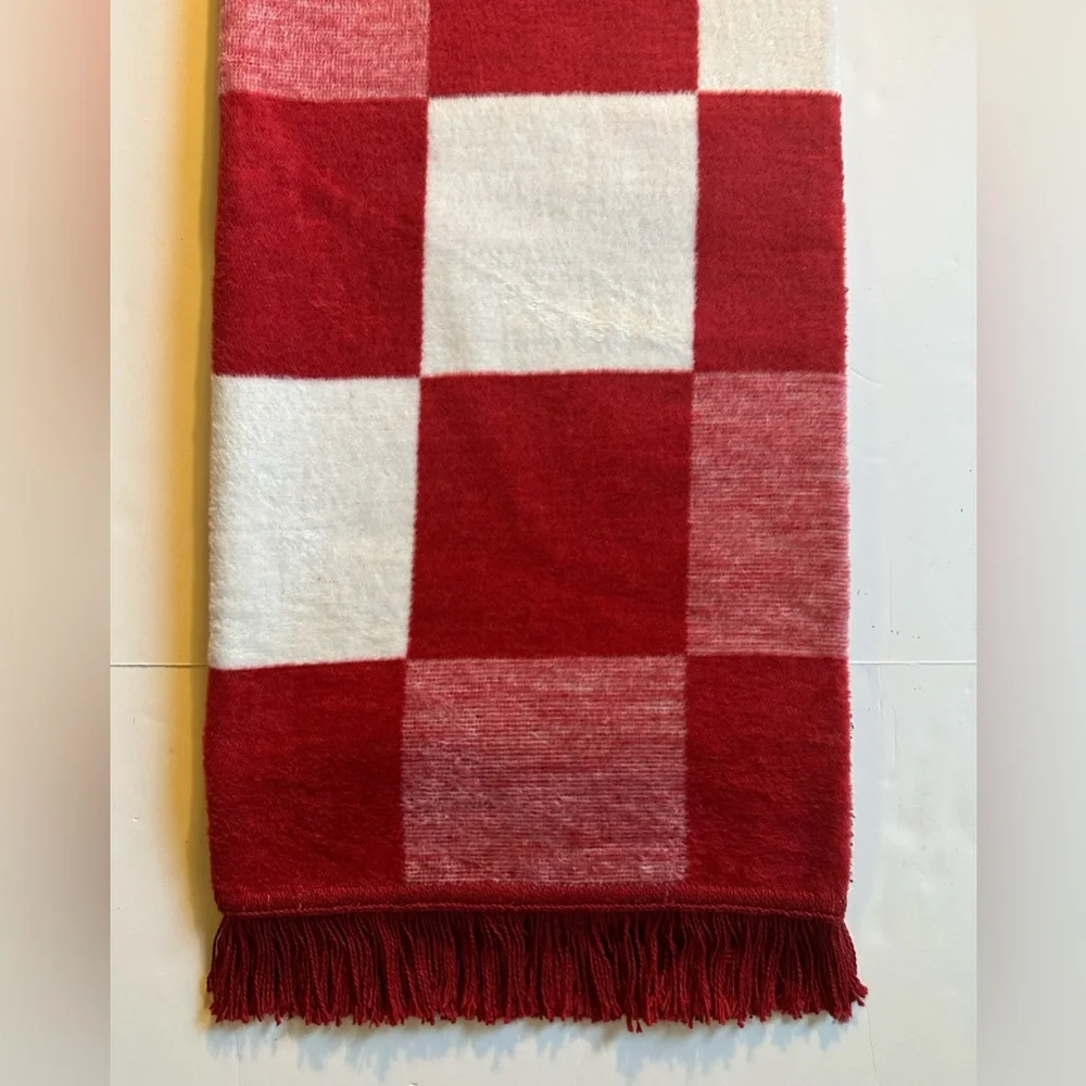 🎁Docofil White Throw Blanket - Red & White Check